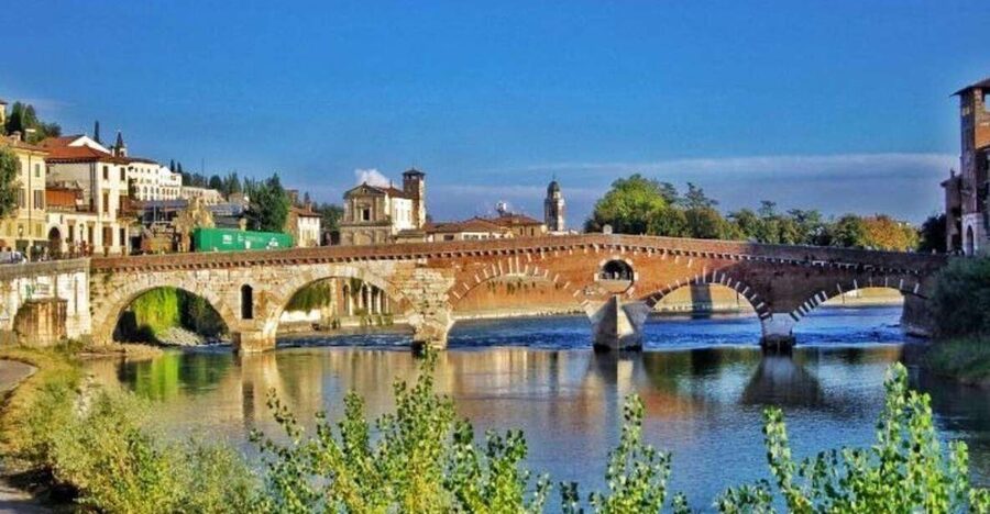 Verona: Highlights and Hidden Gems Walking Tour - Piazza delle Erbe and Piazza dei Signori