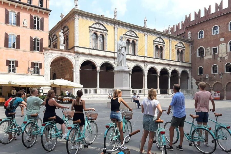Verona: Highlights and Panorama Bike Tour - Guides, bikes, and the feel of the group