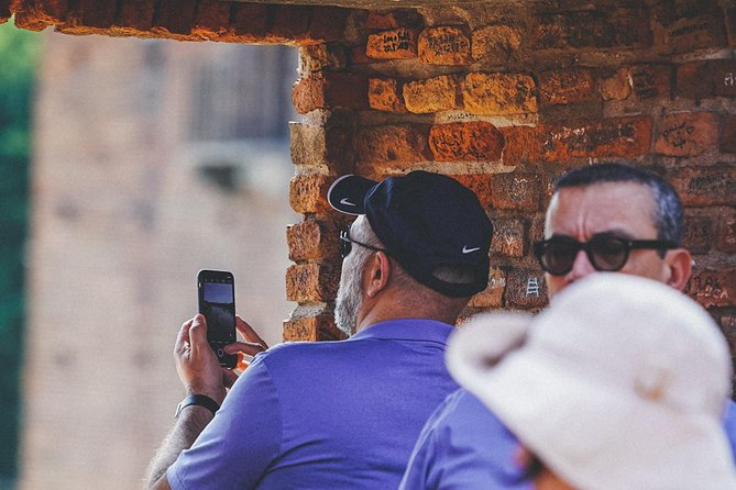 Verona Highlights Walking Tour in Small-group - Juliet’s House and the short courtyard stop