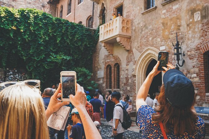 Verona Highlights Walking Tour in Small-group - Roman Verona at the Arch of Gavi