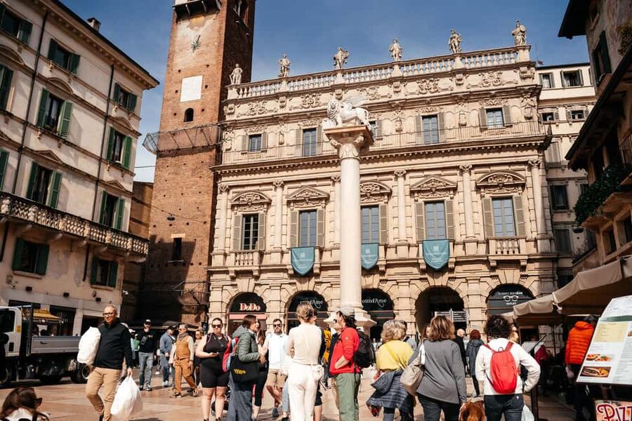 Verona: Highlights Walking Tour with Arena Priority Access - Key points to know before booking