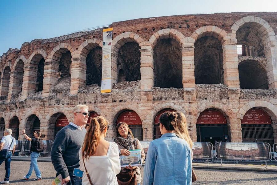 Verona: Highlights Walking Tour with Arena Priority Access - Starting at Teatro Ristori and reaching Castelvecchio