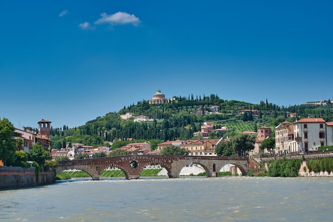 Verona Highlights with Local: Walking Tour Juliet's House Tickets - What the guide adds to the experience