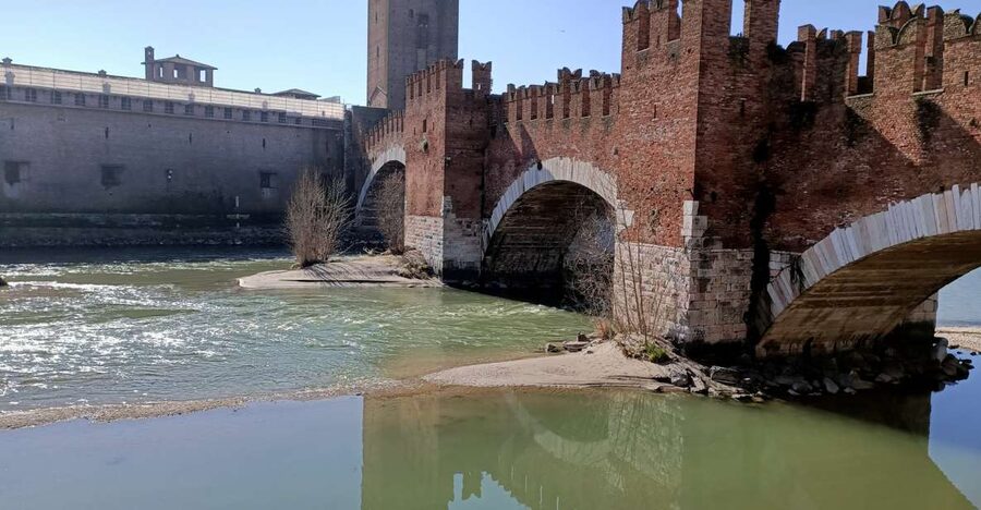 Verona: History and Hidden Gems Guided Walking Tour - Starting beneath the Italian flag in Piazza Bra