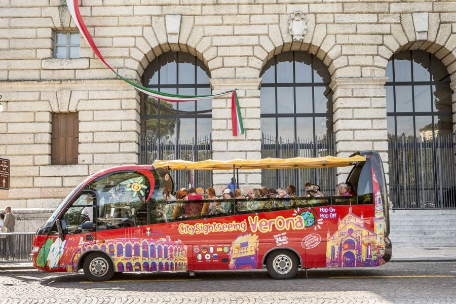 Verona: Hop-on Hop-off Tour 24 or 48-Hour Ticket - Starting at Piazza Bra beside the Arena
