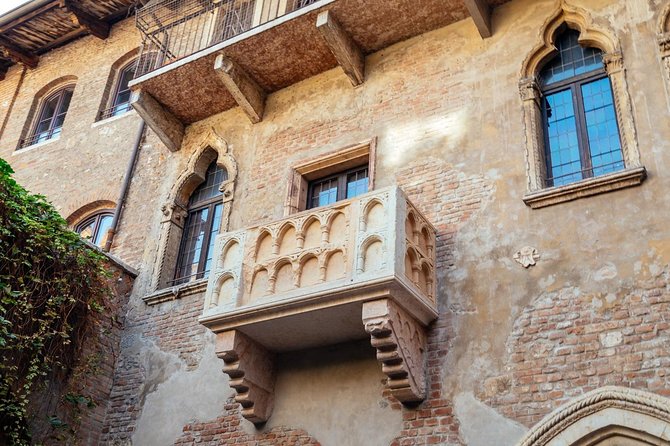 Verona Juliet's House & City PRIVATE TOUR with Ticket Included - Piazza delle Erbe, market stalls, and a local drink
