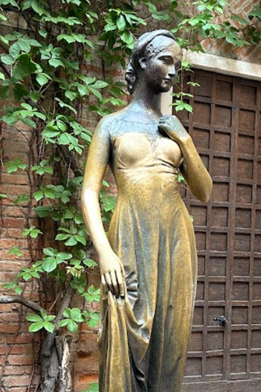 Verona: Juliet’s House Fast-Track Entry Ticket & Audio Guide - Collecting the ticket before you enter