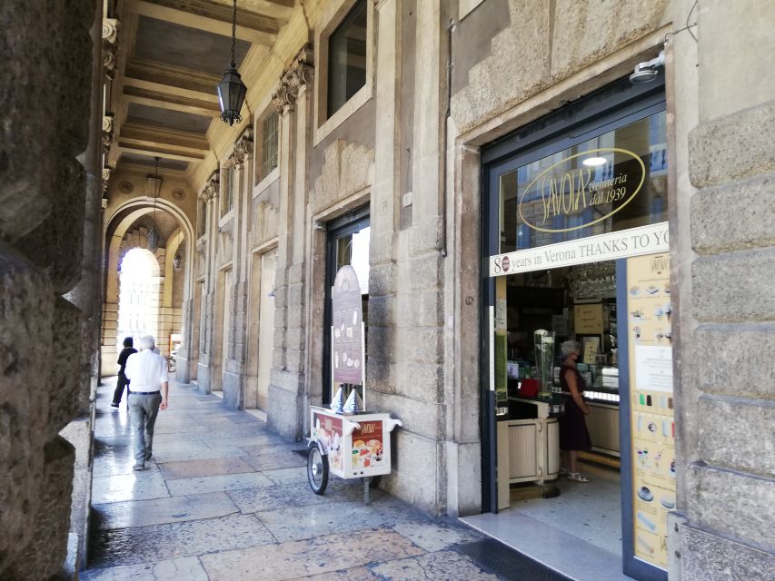 Verona: Night Walking Tour - Piazza Bra and the sweet finish