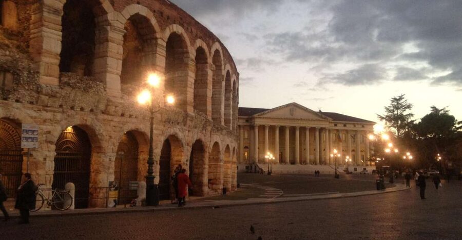Verona: Private 2-Hour Walking Tour - Along the Adige to Castelvecchio