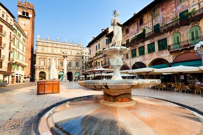 Verona Private Guided Walking Tour, Romeo & Juliet and More - Piazza dei Signori and the Scaligeri family