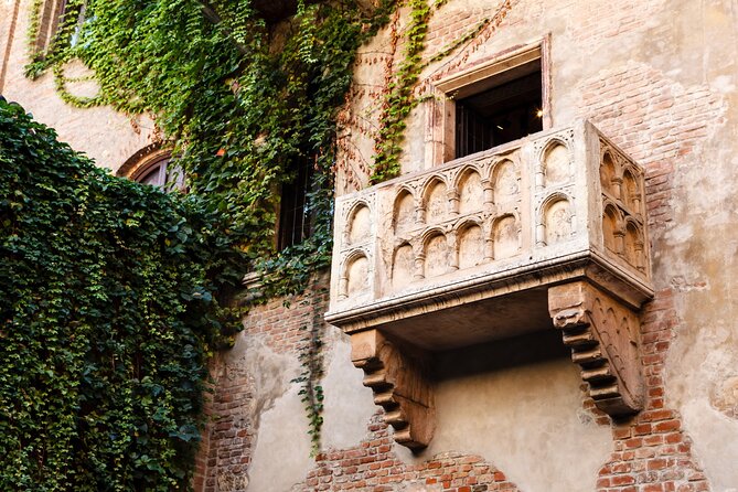 Verona Scavenger Hunt and Highlights Self Guided Tour - Roman Verona at Porta Borsari