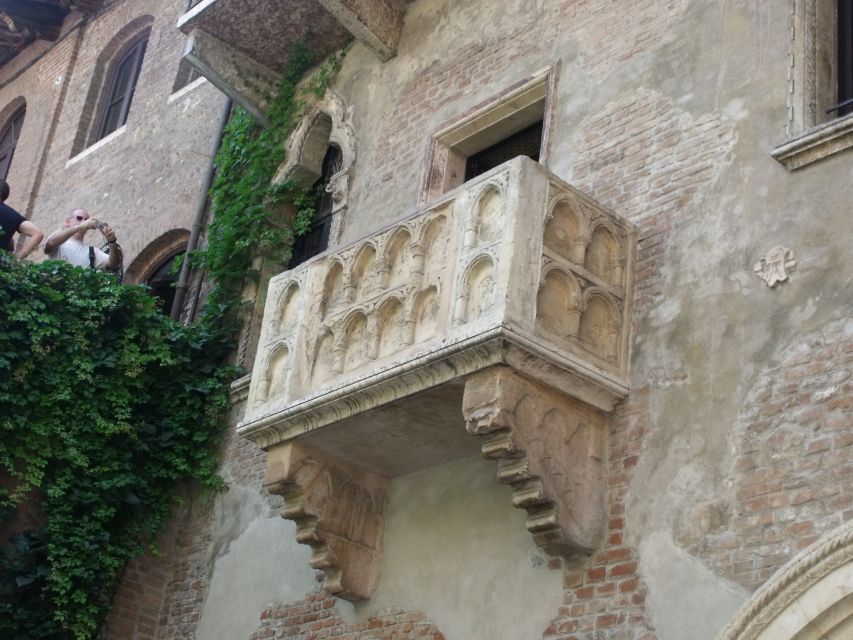 Verona: Sightseeing and Heritage Tour - Starting at the Arsenale fountain
