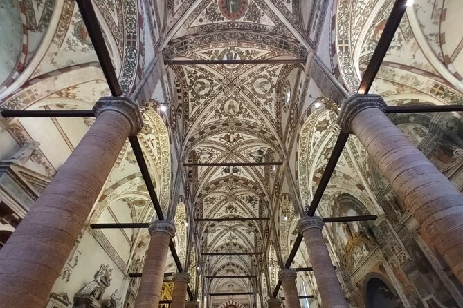 Verona Small Group Walking Tour with Cable Car and Arena Tickets - Piazza dei Signori and the Della Scala tombs