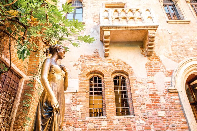 Verona Walking Tour with Audio and Written Guide by a Local - Castelvecchio Bridge and the old fortress