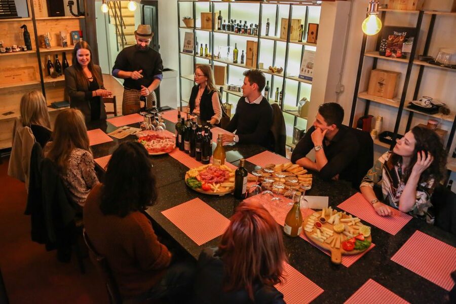 Verona: White Wine Tasting - Meeting at La Botteghetta in central Verona