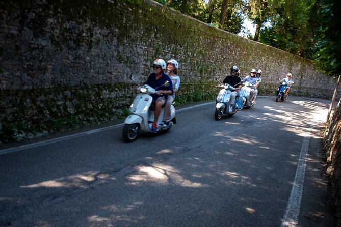 Vespa 125 rental to explore the UNESCO Hills - Winery and farmhouse stops
