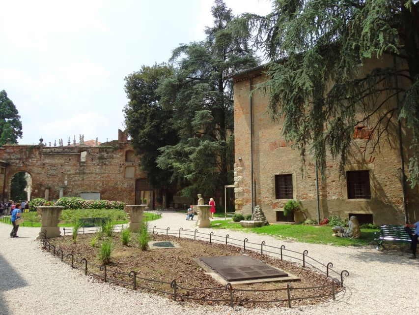 Vicenza: Palladian Architecture Private Walking Tour - What the guide adds to the experience
