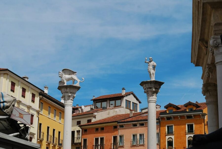 Vicenza Small-Group Walking Tour: Top Sights & Hidden Gems - Piazza delle Erbe and the everyday city