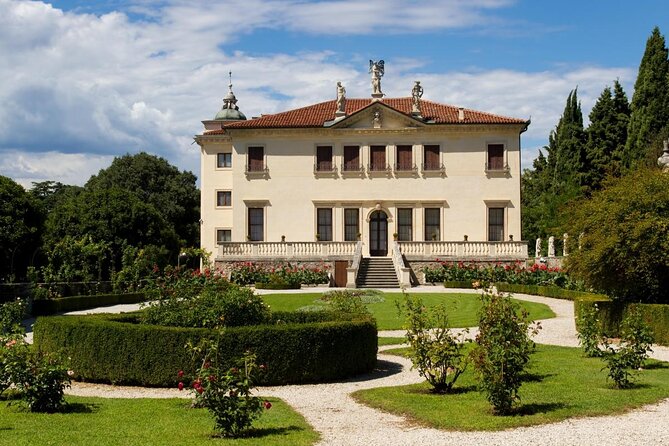 Villa Valmarana ai Nani in Vicenza - Entrance Ticket - The statues of the villa’s dwarfs