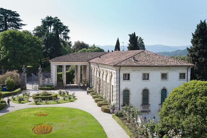 Villa Valmarana ai Nani in Vicenza - Entrance Ticket - A cafeteria with a view over the surroundings