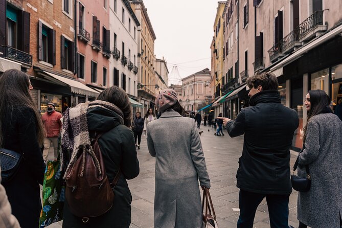 Walking in Venice Off-the-beaten Track - Rialto Bridge and the first Grand Canal views