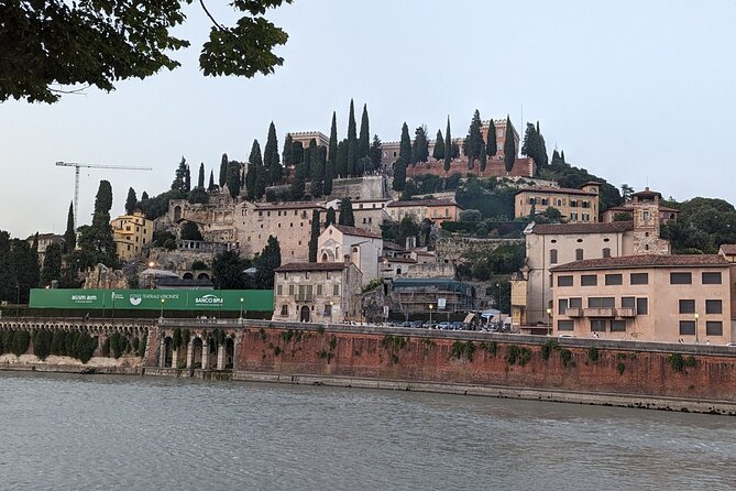 Walking Tour in Verona: 9+ Landmarks with Live Guide - Piazza dei Signori and the Scaliger family