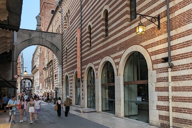 Walking Tour in Verona: 9+ Landmarks with Live Guide - Juliet’s House and the story of Verona