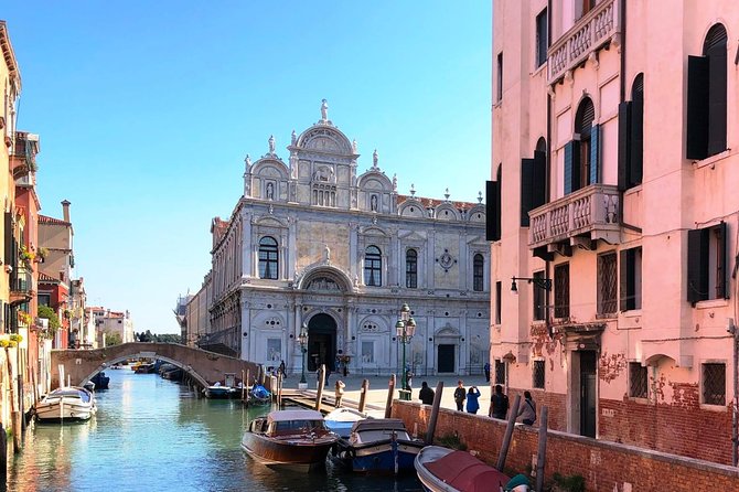 Walking Tour of Venice from St. Mark's Square to Rialto - What the guide adds to a short walk