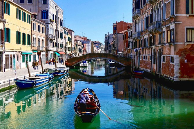 Walking Tour of Venice with Mini Cruise - Ponte di Rialto, Venice’s classic crossing