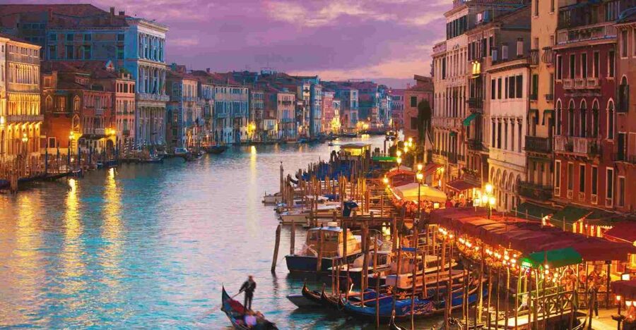 Walking Tour to Uncover the Hidden Venice - Guide quality and the human side of the walk