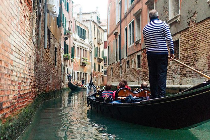 Welcome to Venice Group Tour St. Mark's Basilica & Gondola Ride - Castello’s lanes and Venetian life
