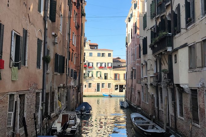 Welcome! Venice Sightseeing kickstart Tour with local guide, small group - Rialto market, measurements, and modern pressure