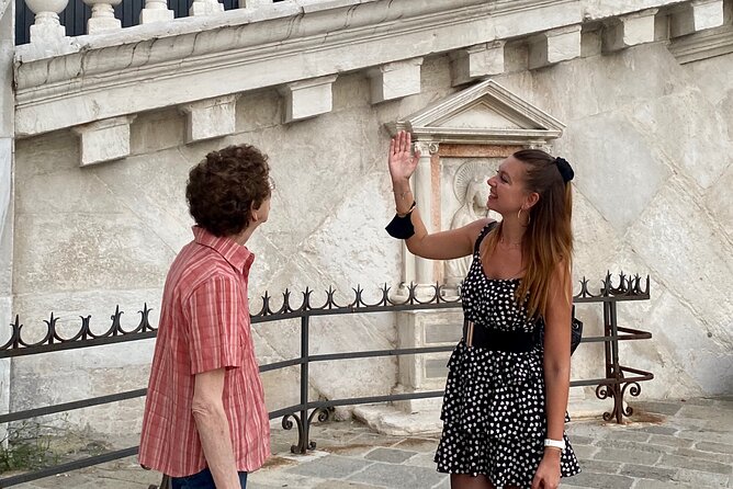 Welcome! Venice Sightseeing kickstart Tour with local guide, small group - Back lanes, private palaces, and campi