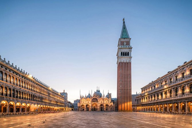 Welcome! Venice Sightseeing kickstart Tour with local guide, small group - Starting in Campo San Polo and old Carampane